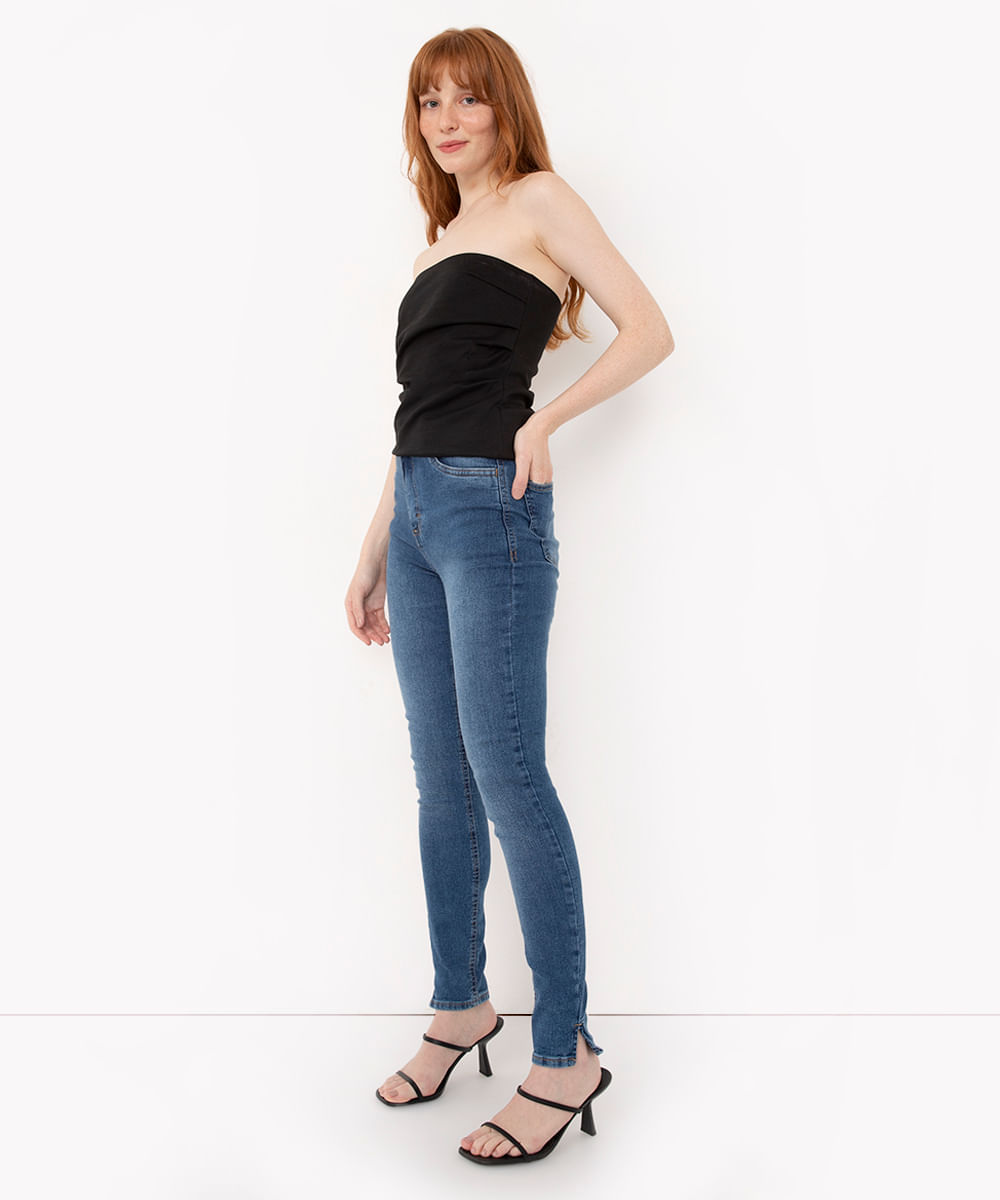 calça jeans skinny cintura super alta com bolsos azul médio