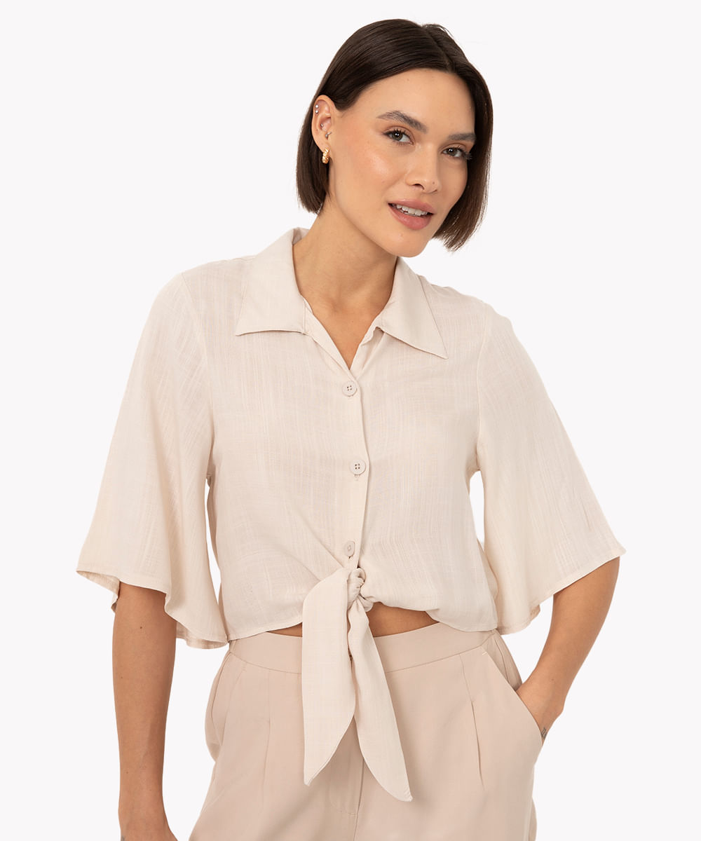 cropped camisa de viscose com nó manga curta areia