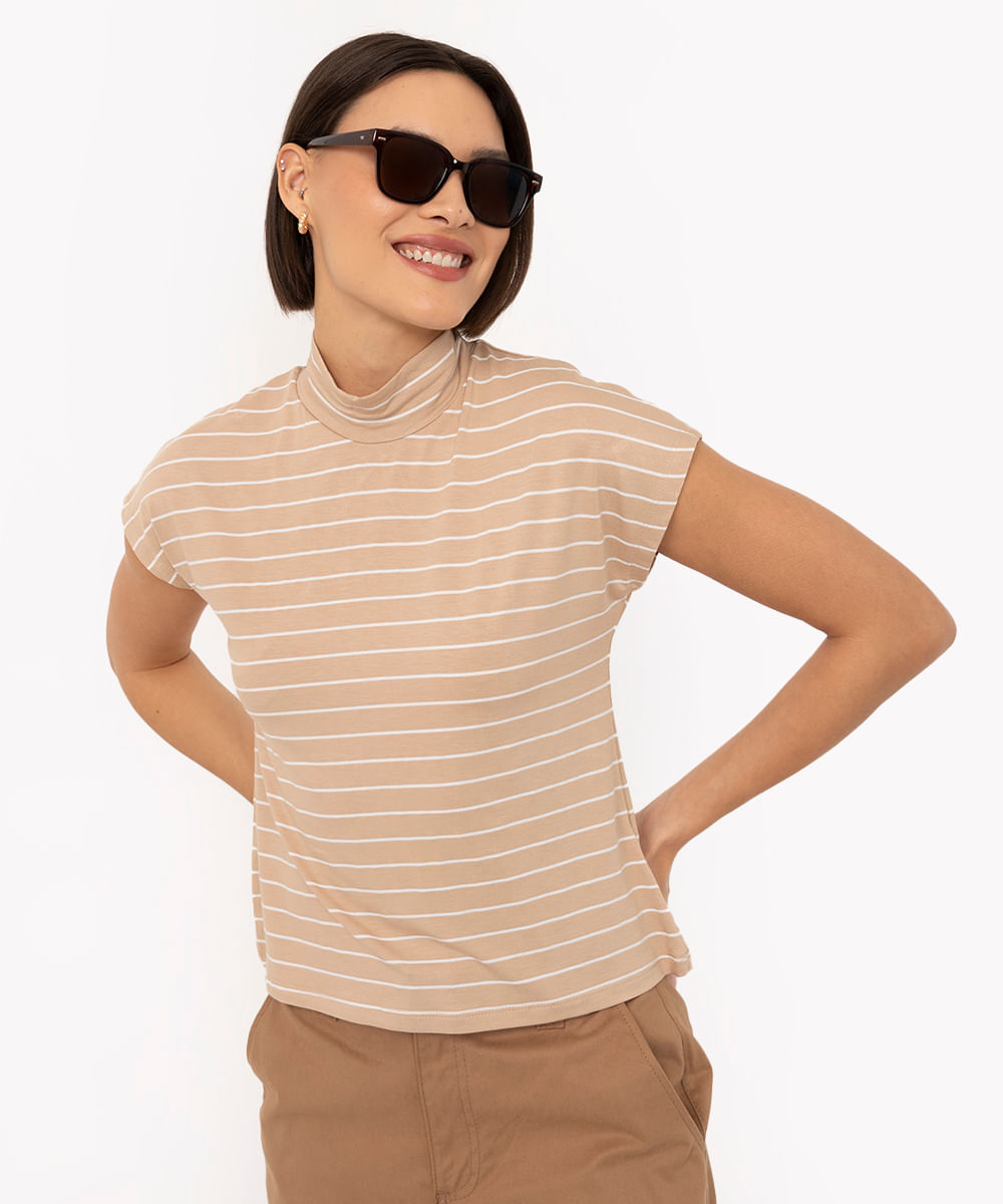 blusa de viscose listrada gola alta bege