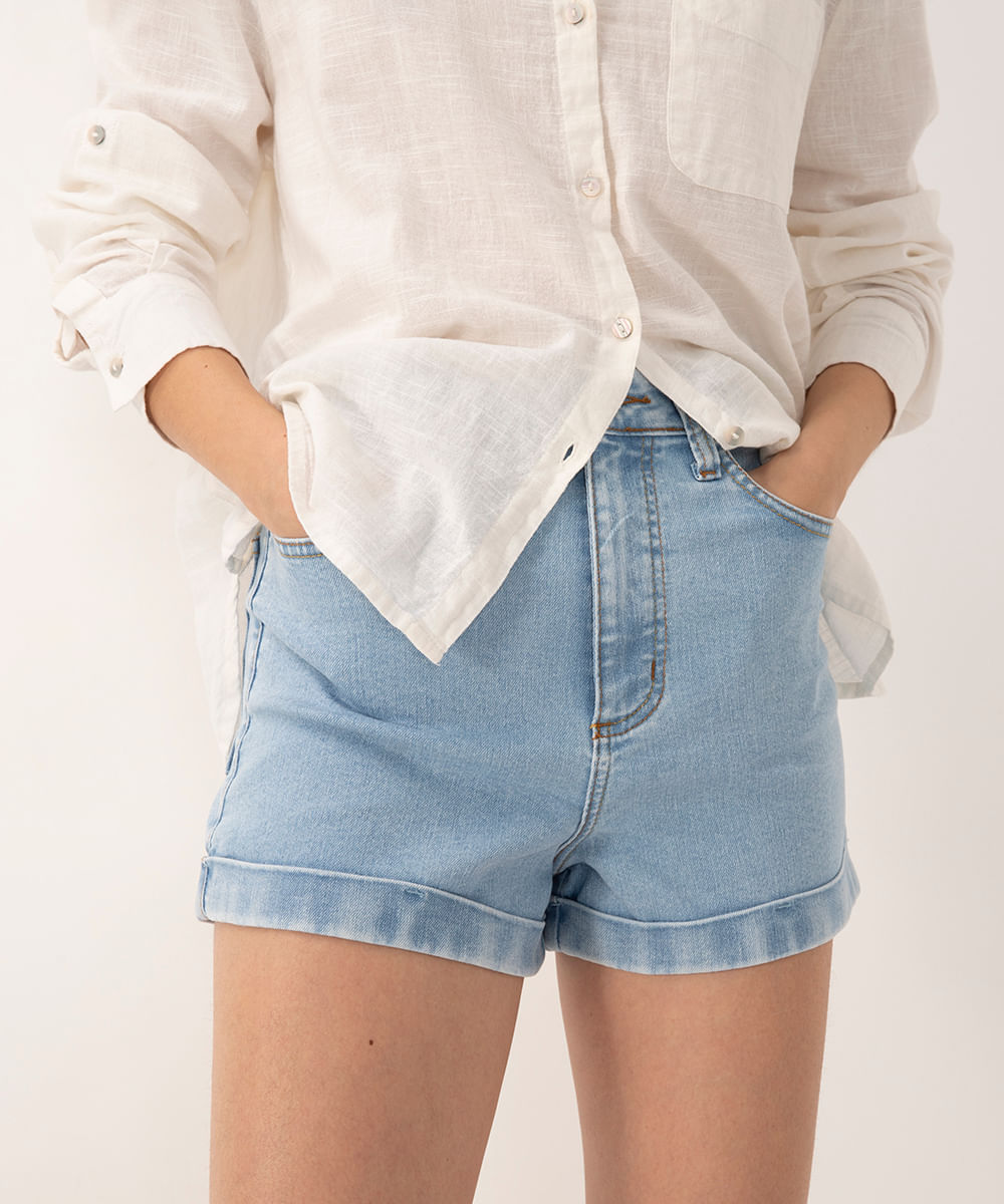 short jeans hot pant cintura super alta jeans claro