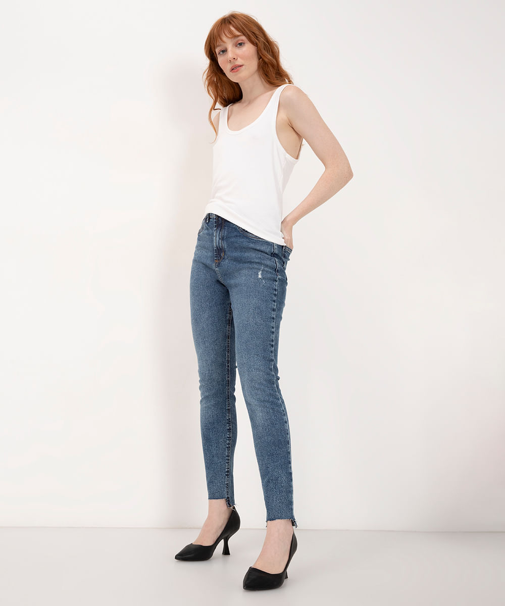 calça jeans skinny cintura super alta barra assimétrica azul escuro