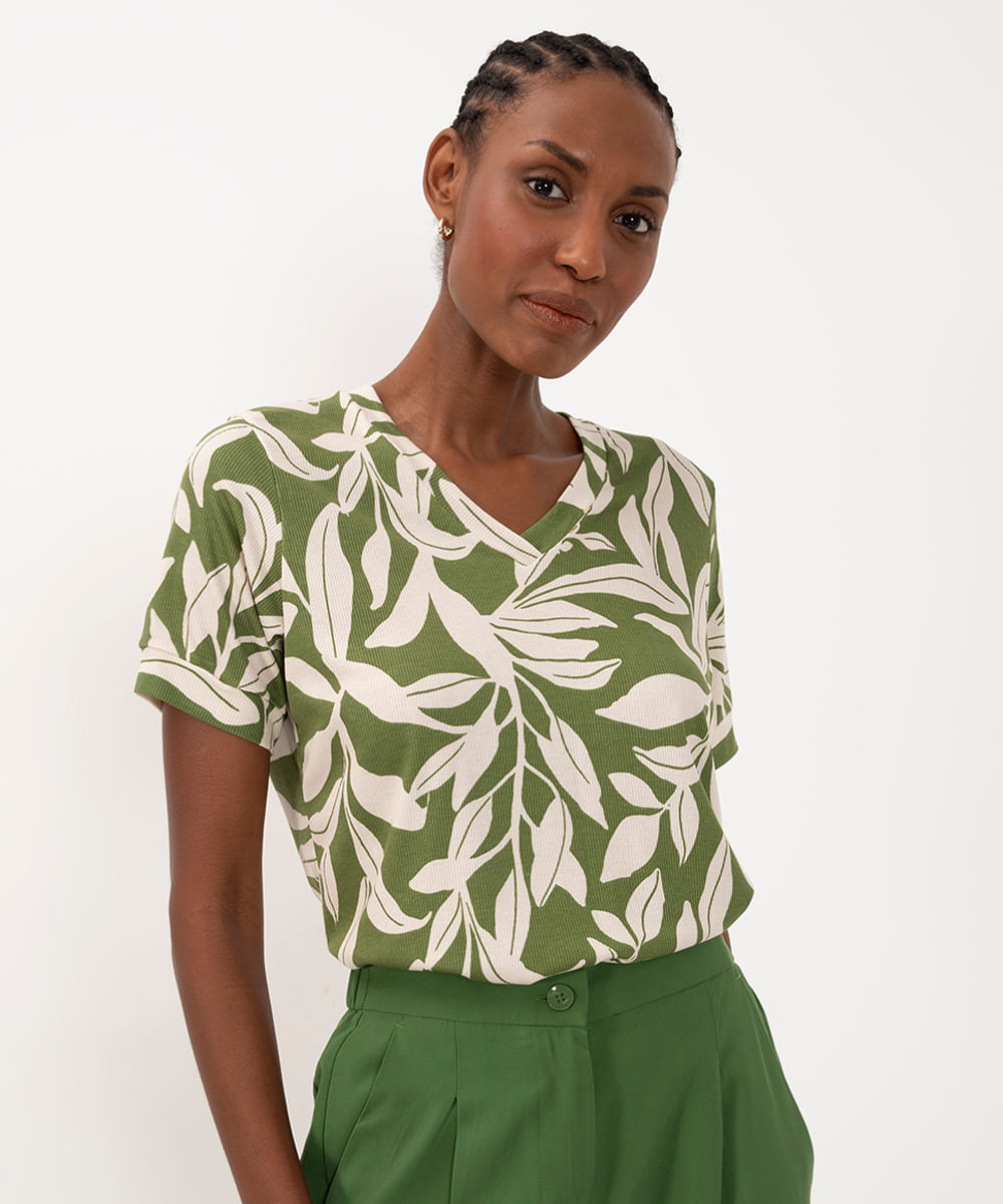 blusa de viscose folhagem decote v verde militar