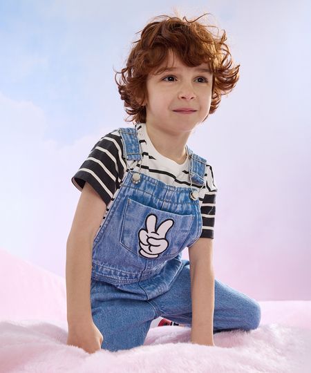 jardineira jeans mickey mouse com bolsos azul claro 1