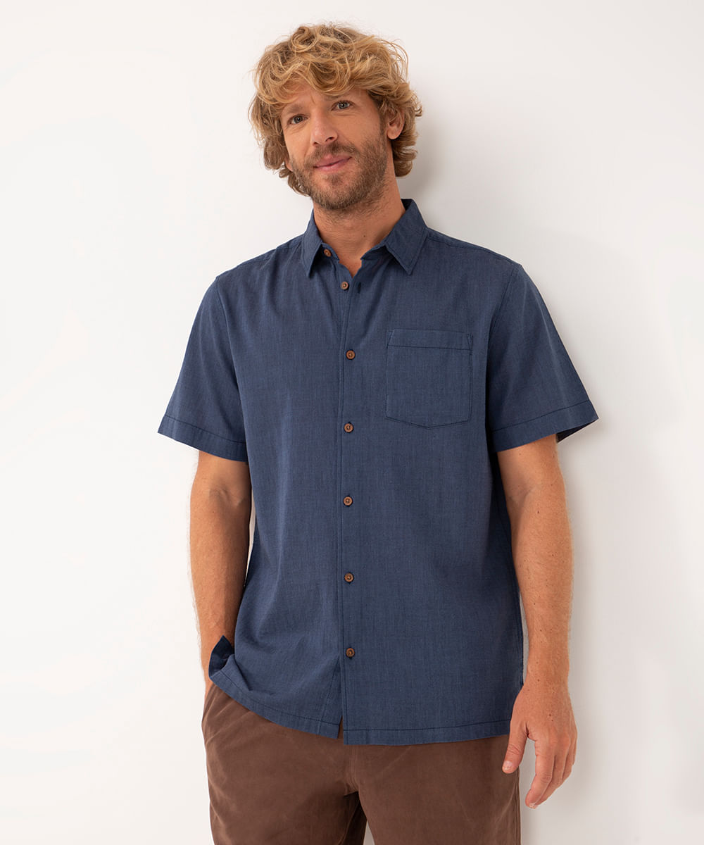 camisa de algodão manga curta com bolso azul escuro