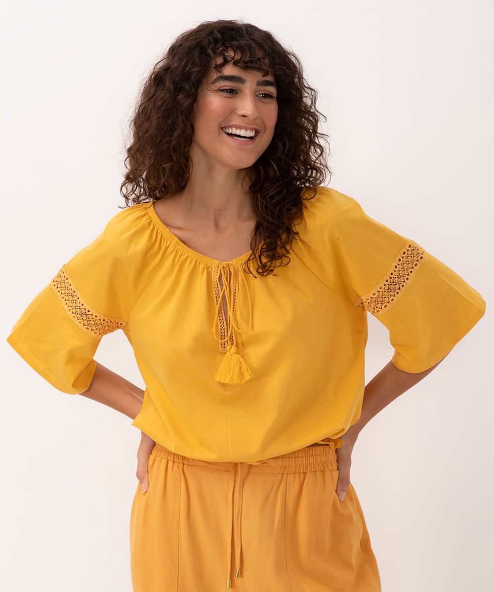 blusa manga ampla com renda amarelo