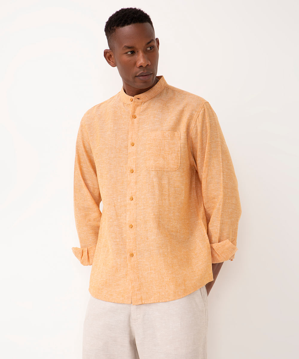 camisa comfort gola padre com bolso laranja escuro