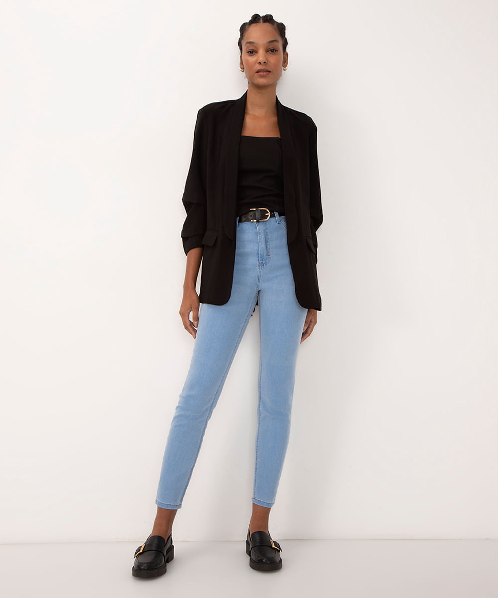 calça jeans skinny cintura super alta com bolso azul médio