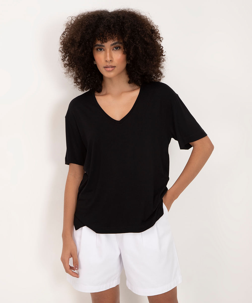 camiseta básica viscose decote v manga curta preto