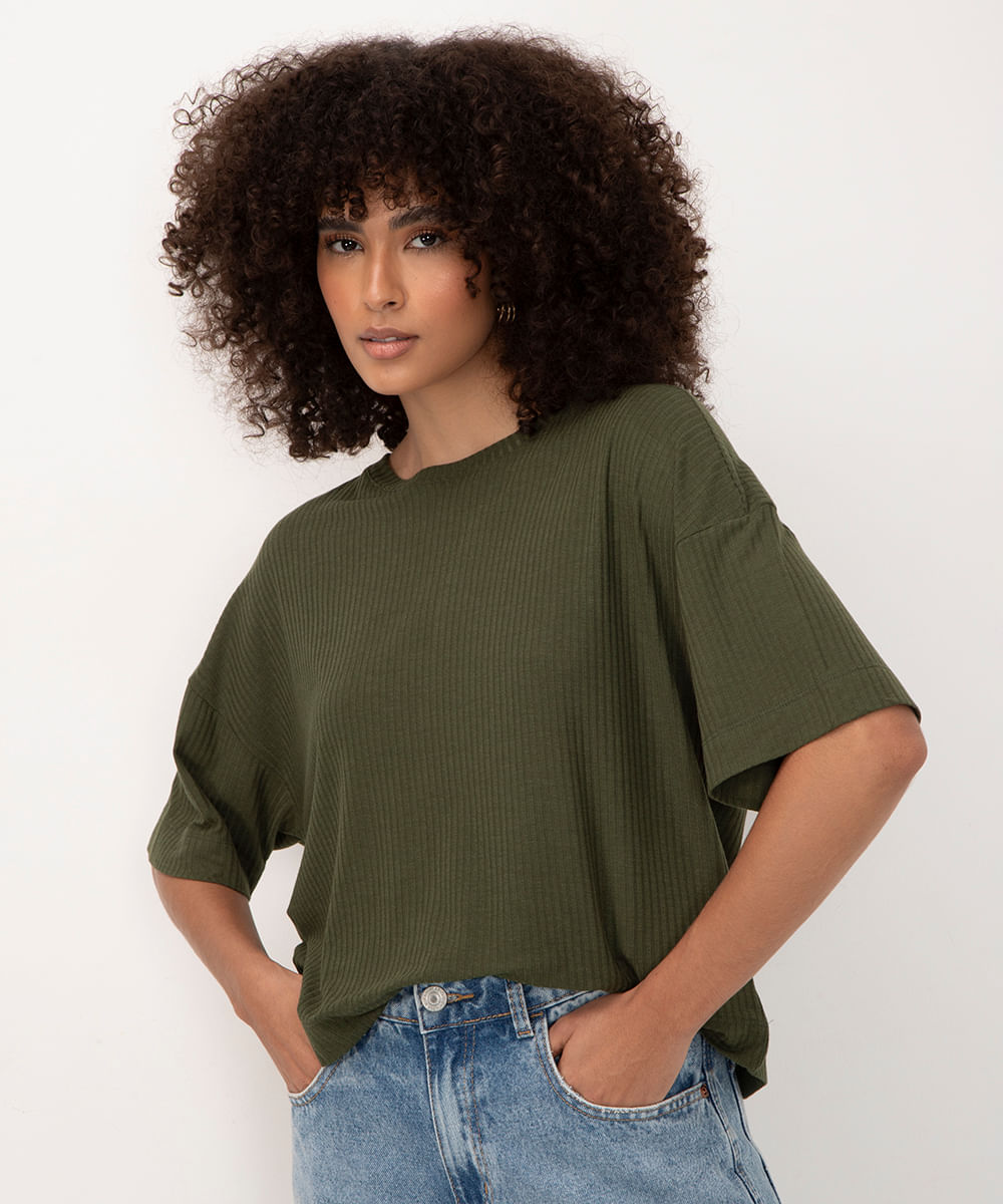 blusa de viscose básica canelada manga curta verde militar