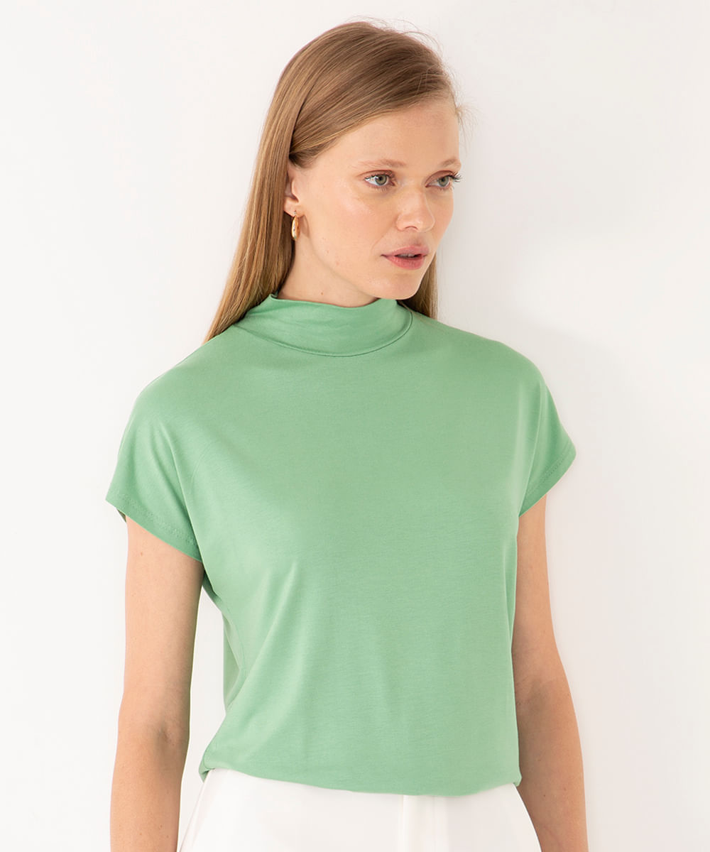 blusa de viscose gola alta manga curta verde folha