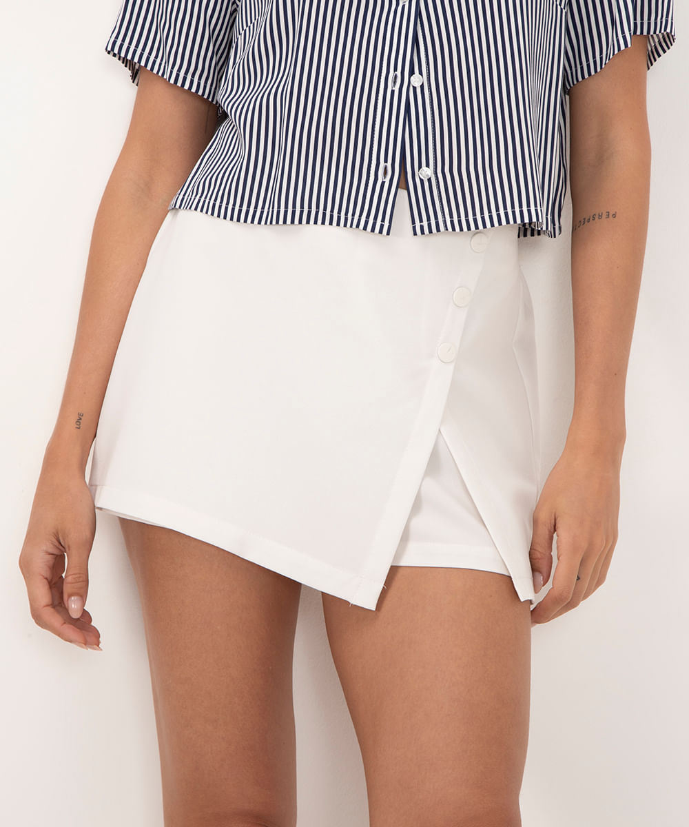 short saia curto com botões off white