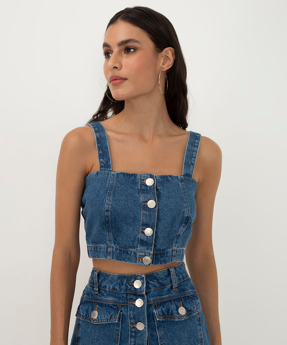 cropped jeans com botão alça média azul médio