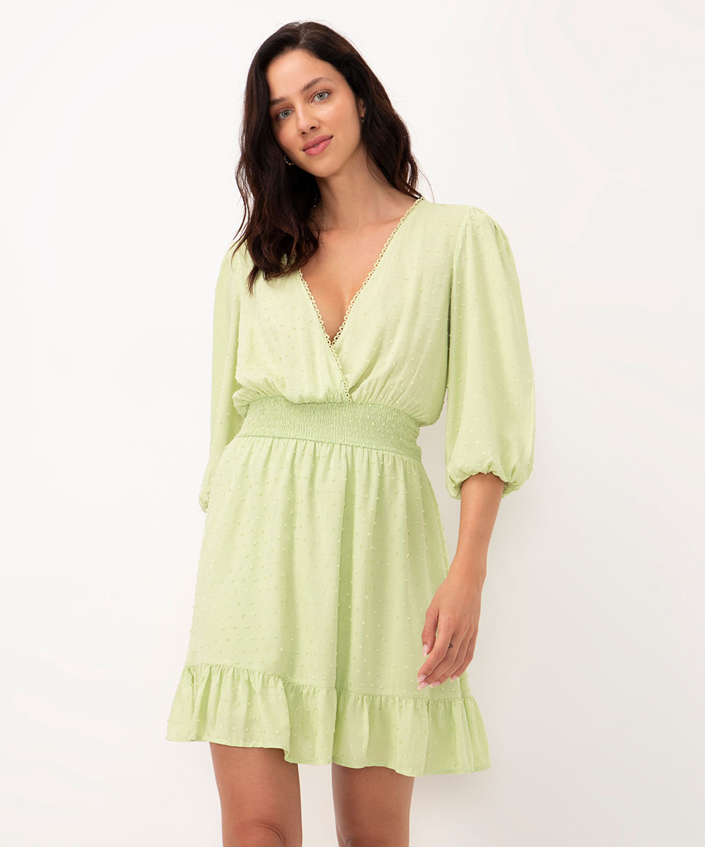 vestido de viscose texturizado decote transpassado verde abacate