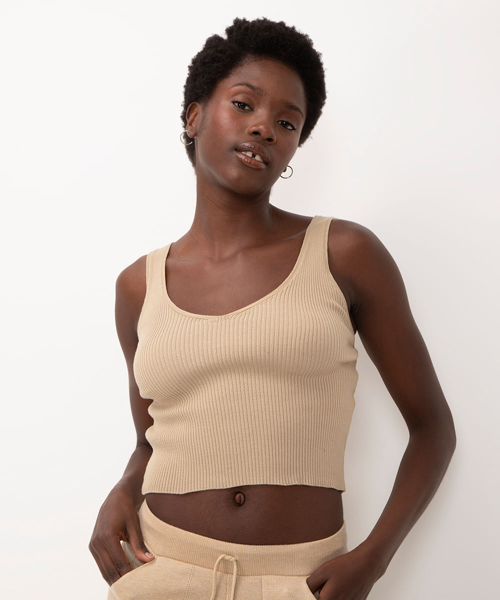 regata de tricot cropped decote v areia