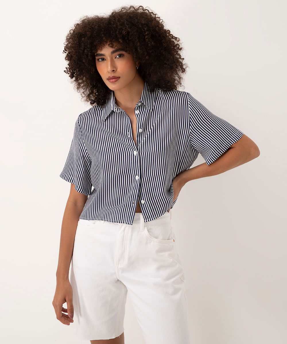 camisa cropped de viscose listrada manga curta azul marinho