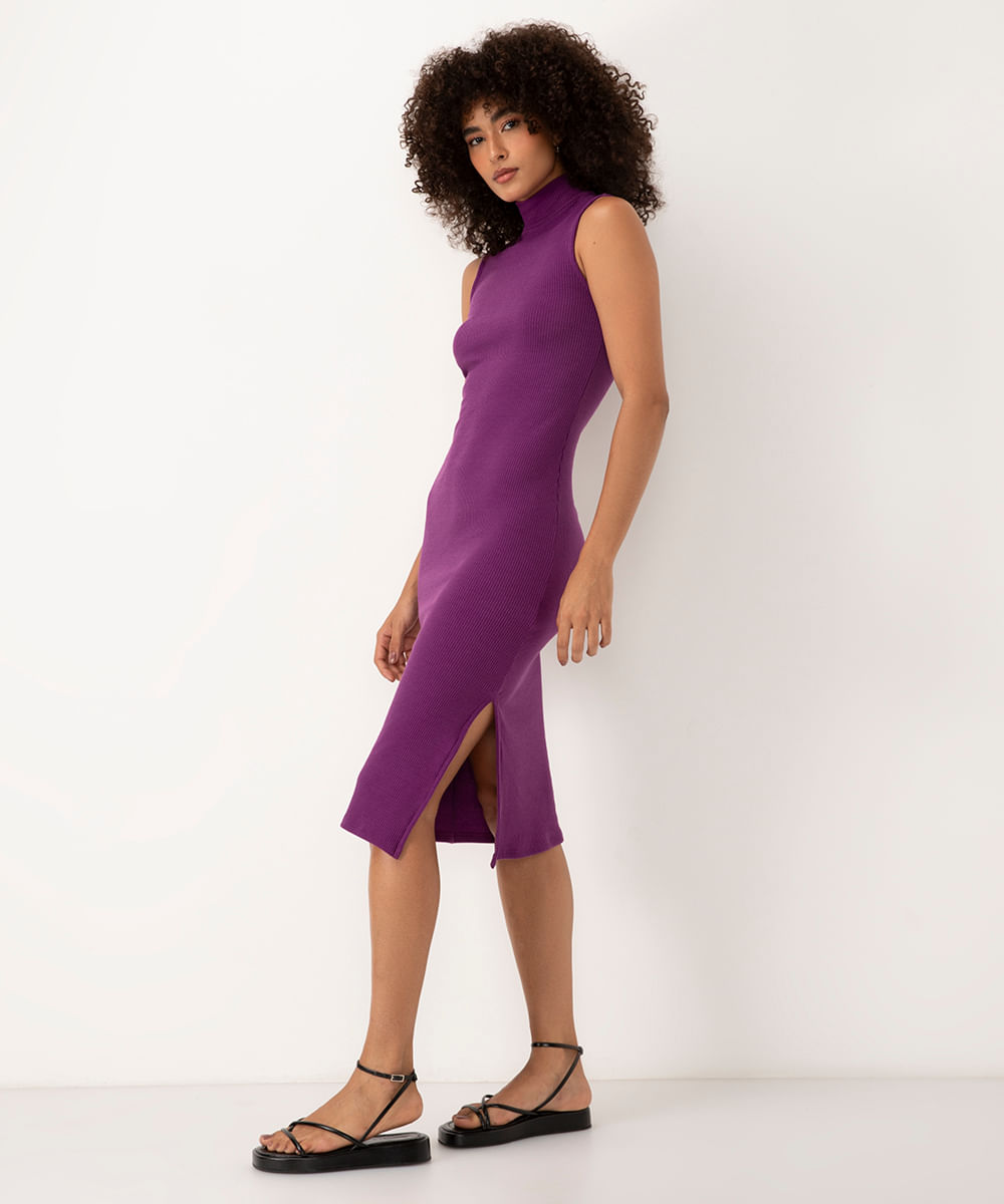 vestido midi básico canelado com fenda gola alta  roxo uva