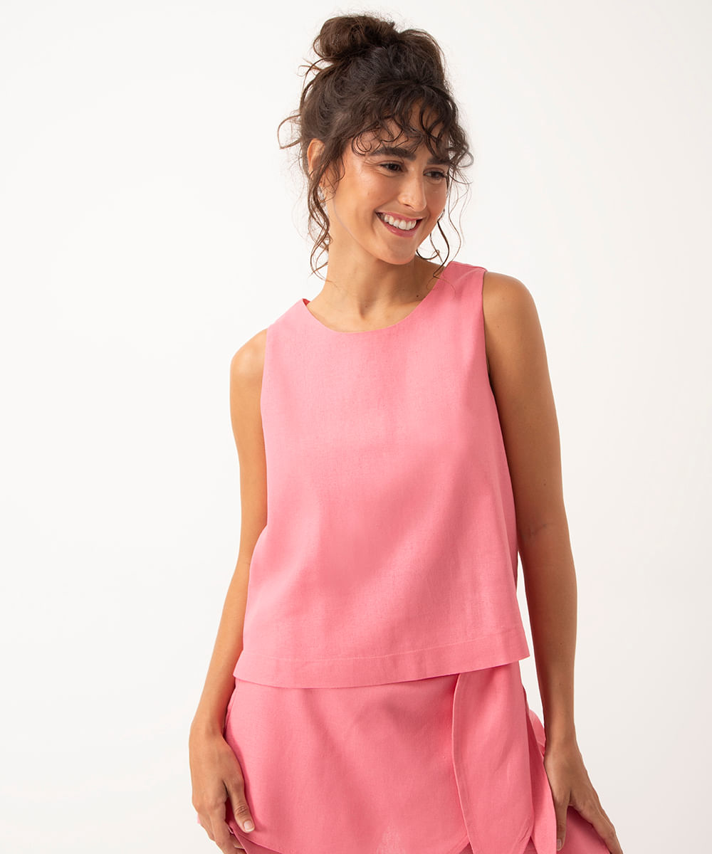 regata de linho com recorte e botão pink médio