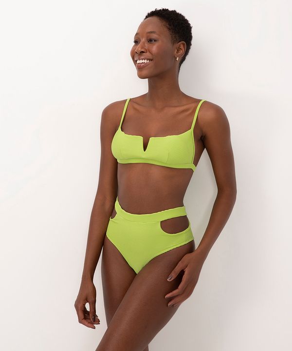calcinha biquíni hot pant com recorte proteção uv verde claro PP