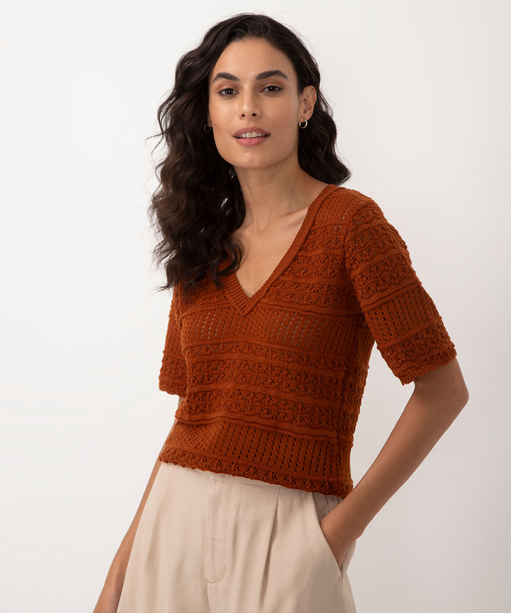 blusa de tricot texturizada decote v marrom