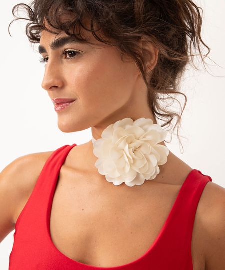 colar flor de tecido off white Único