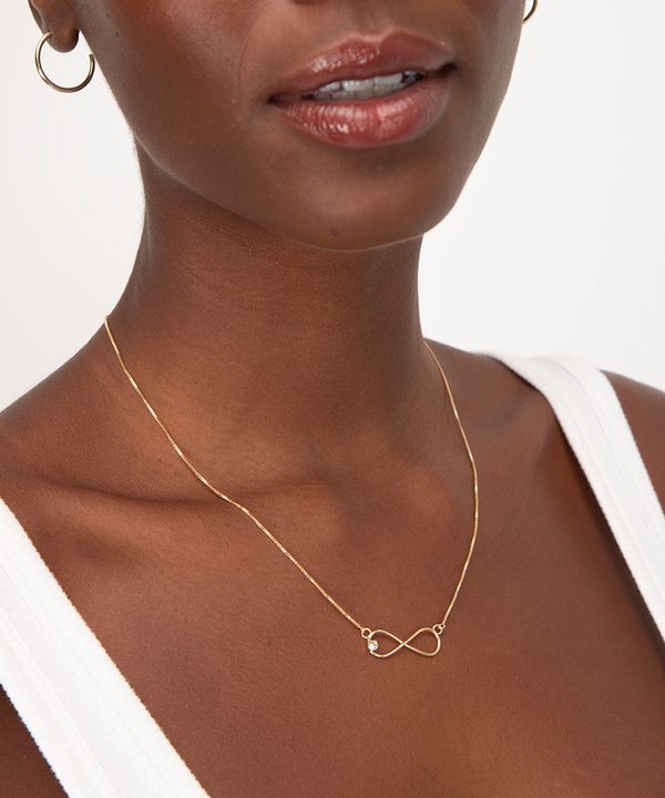 colar com pingente infinito e detalhe strass dourado UNICO
