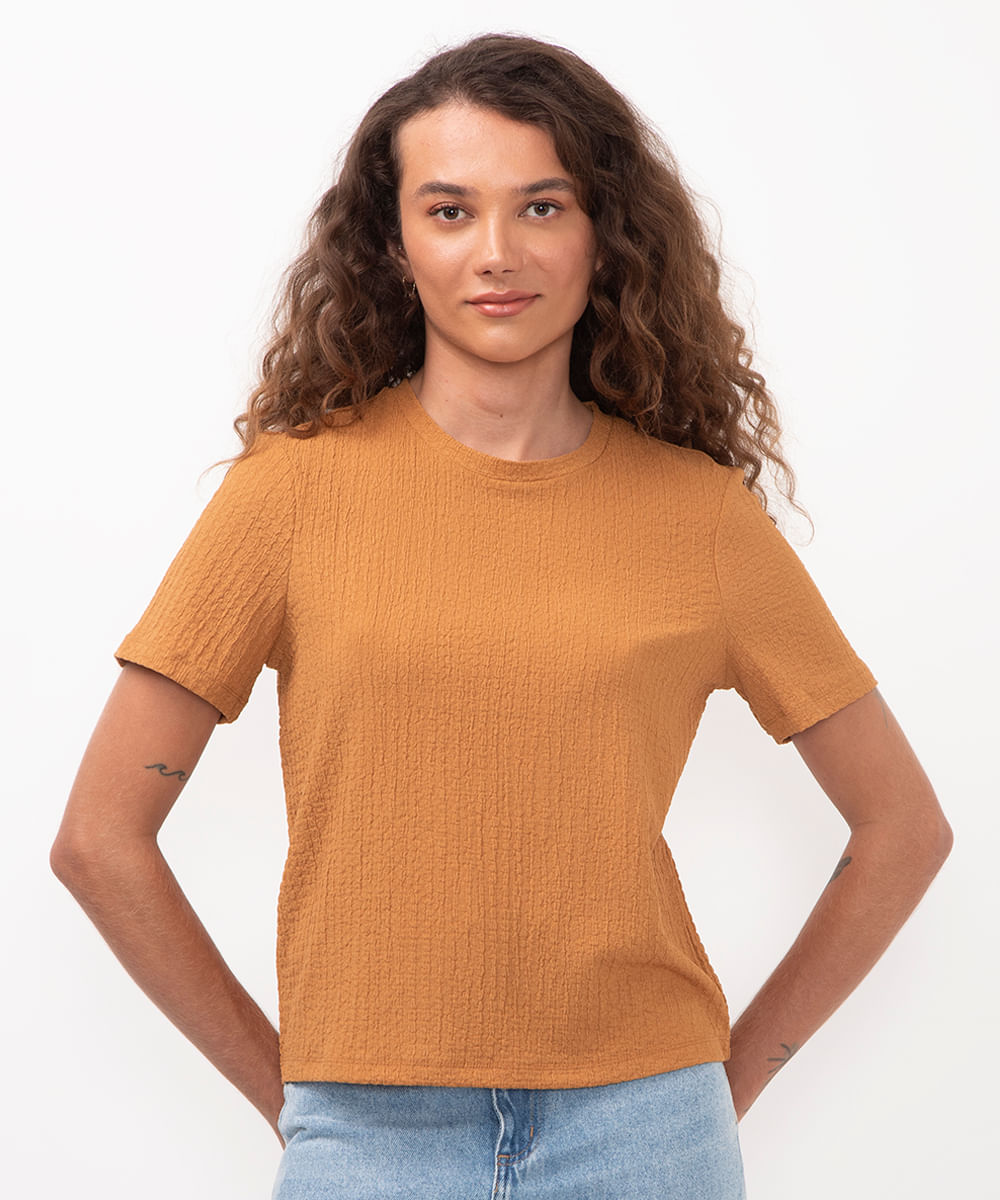 blusa texturizada manga curta marrom