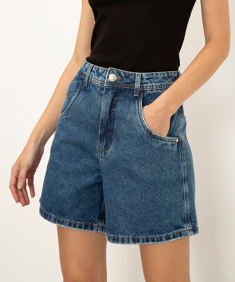 short jeans mom cintura super alta azul