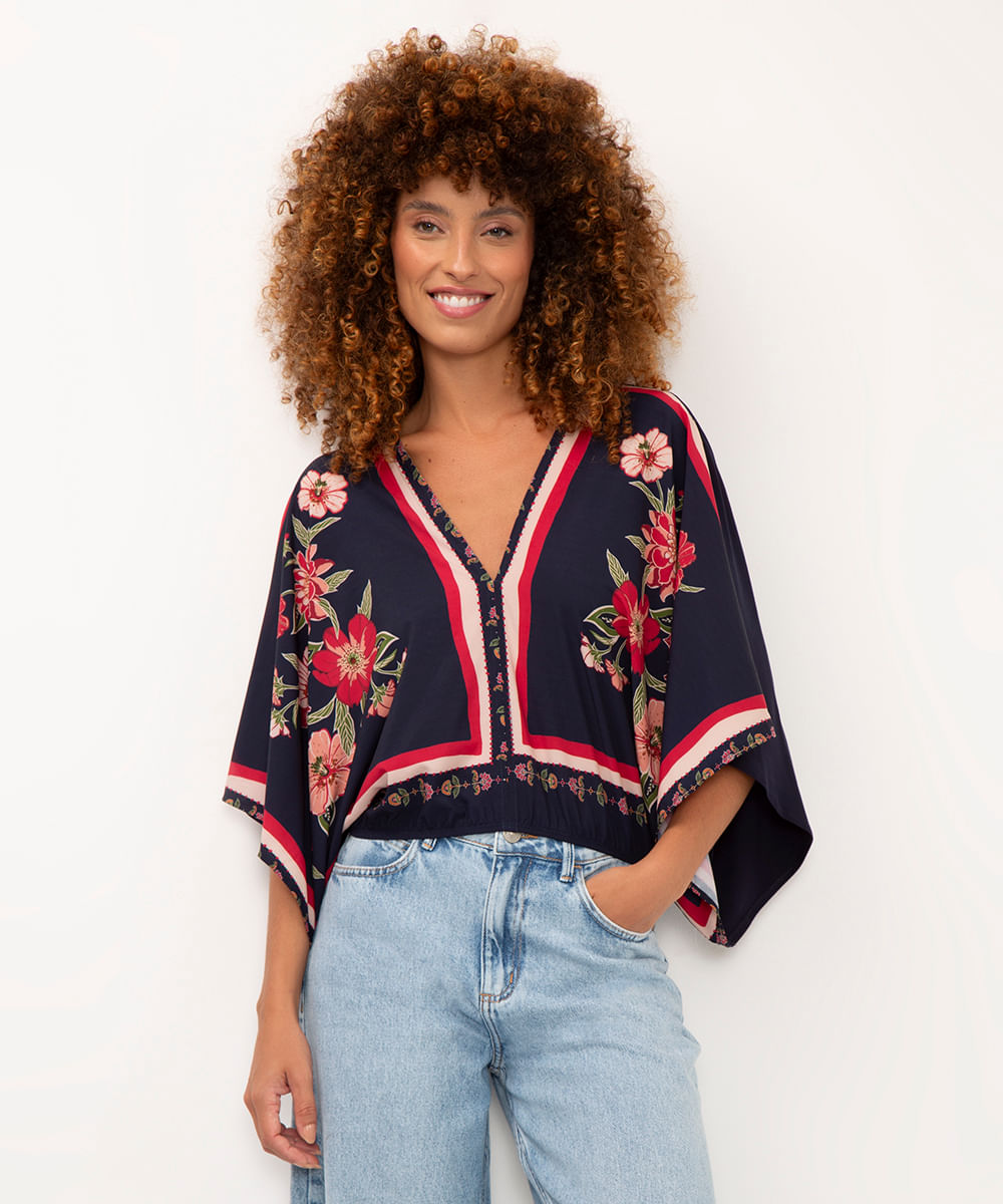 blusa de viscose floral com recorte azul marinho