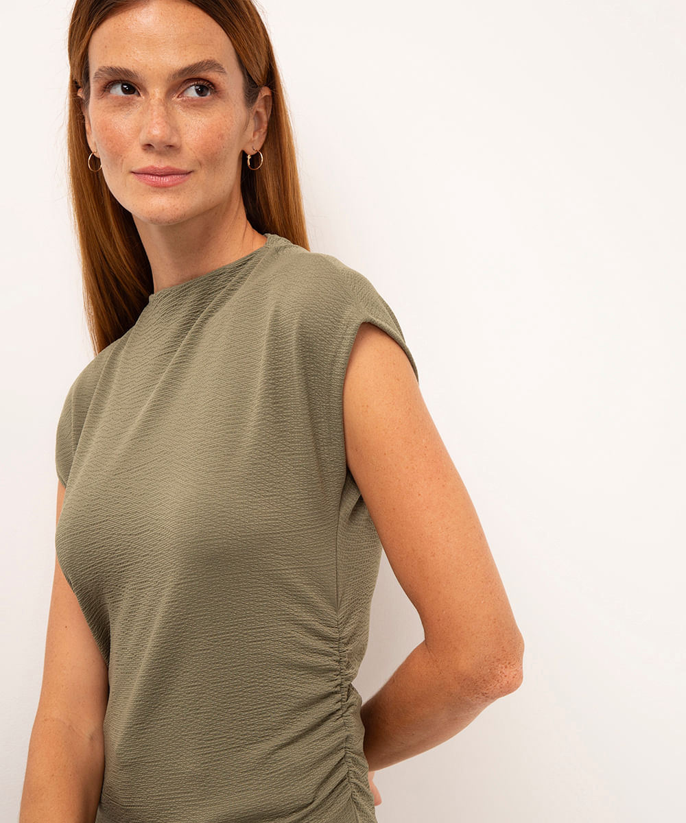 blusa com franzido gola alta verde