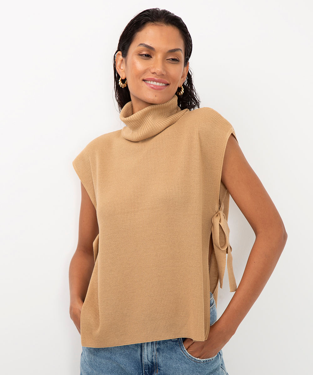 blusa de tricot com amarração gola alta bege