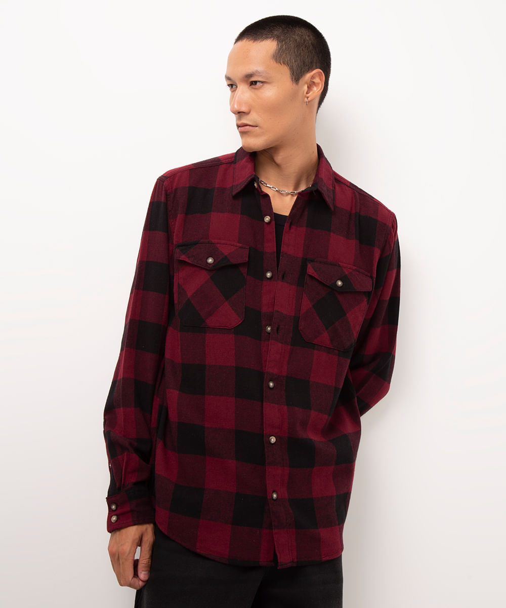 camisa flanelada xadrez vinho