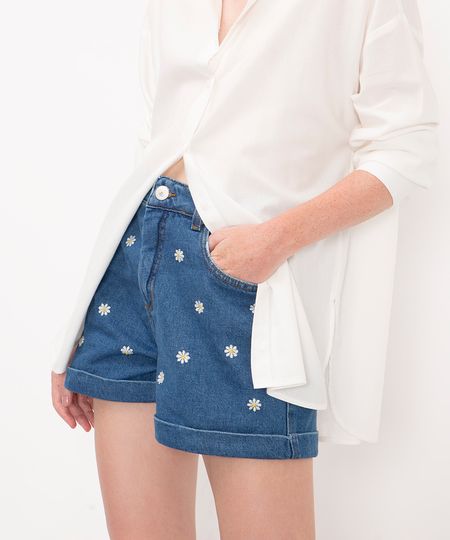 short jeans mom cintura alta margaridas azul 36