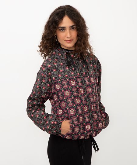 jaqueta corta vento floral com capuz preta M