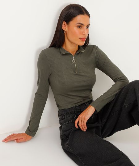 blusa de viscose canelada gola alta com zíper verde militar PP