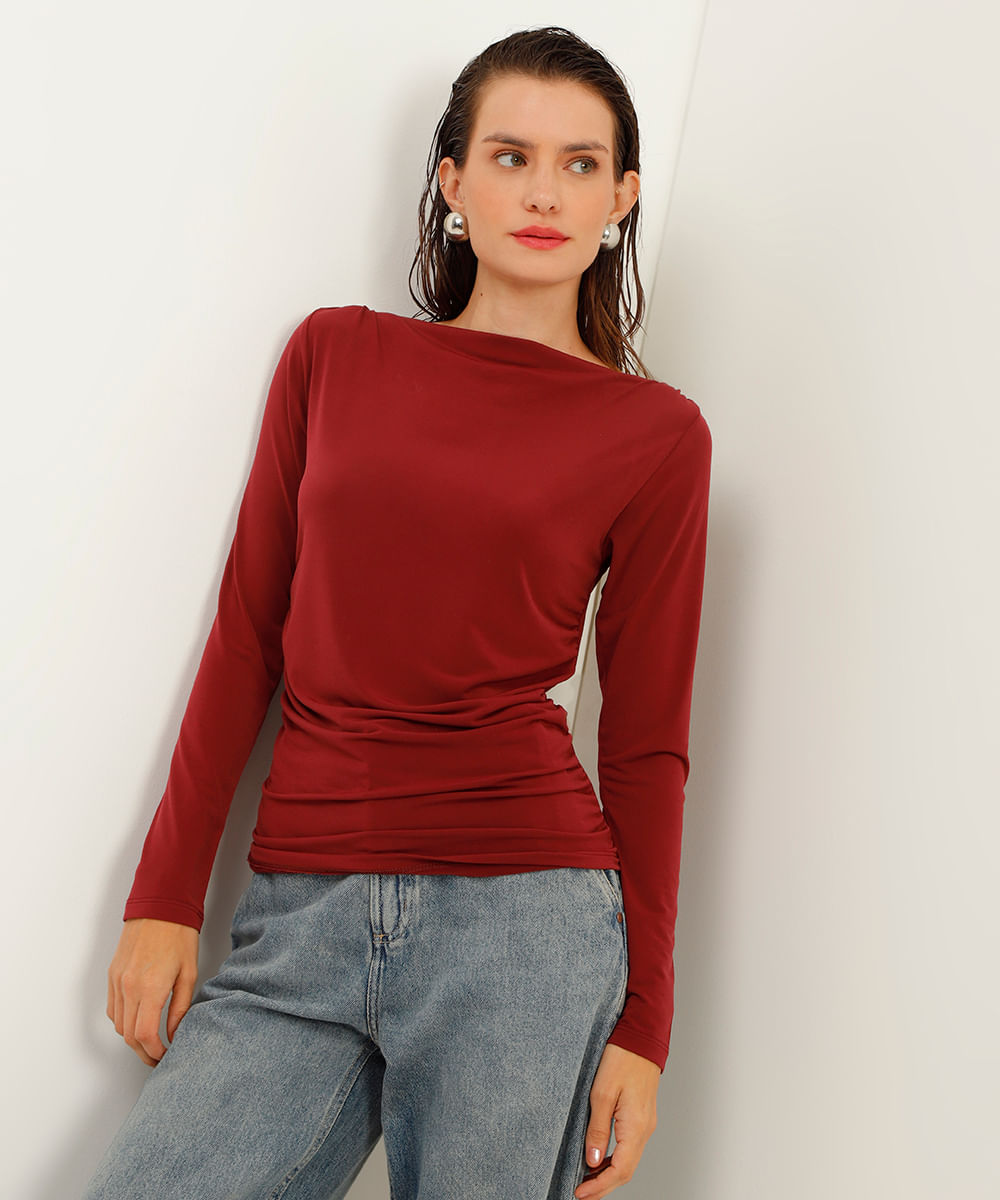 blusa decote canoa franzido na lateral vinho