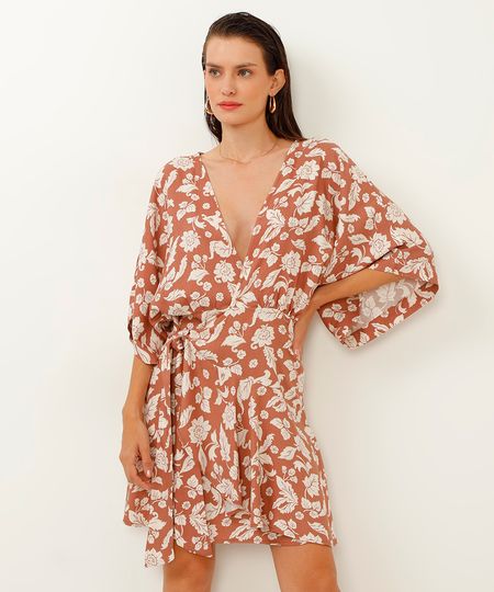 vestido curto de viscose com transpasse manga curta marrom PP vestido curto de viscose com transpasse manga curta marrom PP