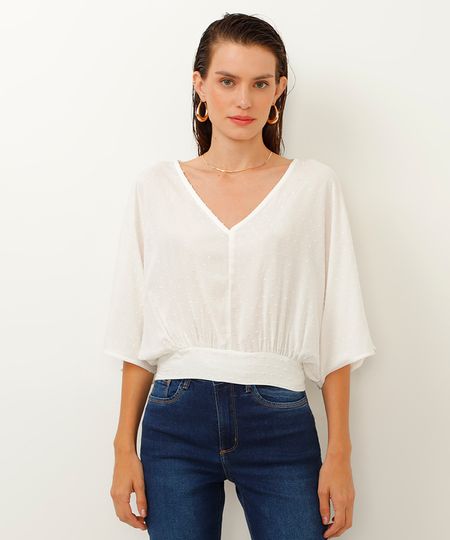 blusa bata de viscose cropped com textura em poá off white PP blusa bata de viscose cropped com textura em poá off white PP