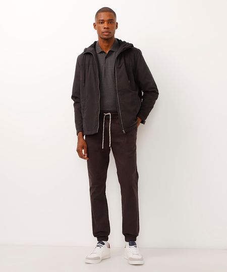 calça jogger slim de sarja amaciada com bolsos preto - chumbo 40