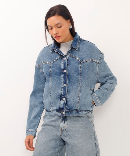 jaqueta jeans com bolsos e tachas azul P