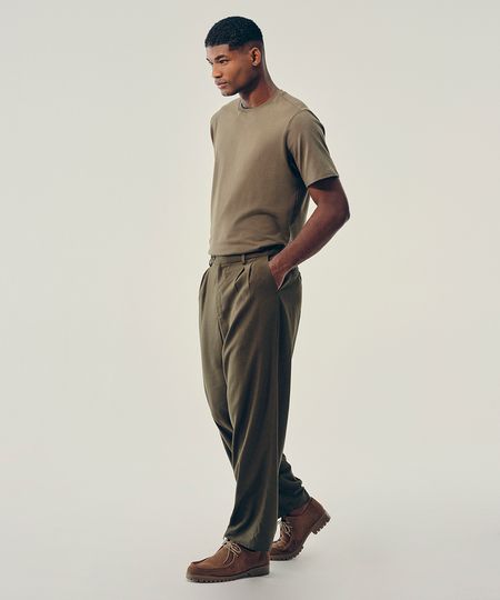 calça de alfaiataria com linho verde militar 42