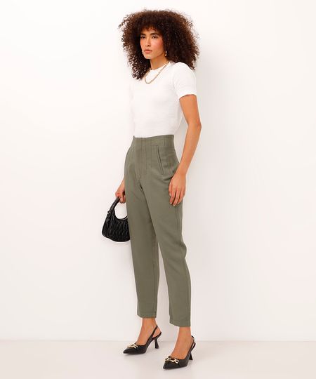 calça de alfaiataria carrot com pregas verde 42