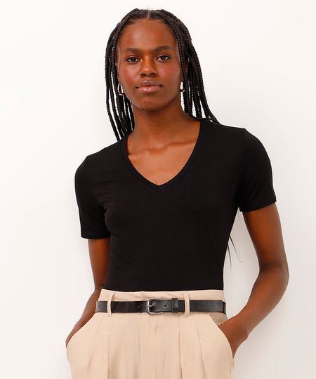 camiseta de viscose decote v alongada preta PP camiseta de viscose decote v alongada preta PP