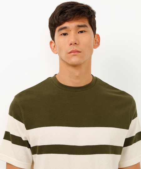 camiseta comfort texturizada listrada manga curta - verde militar M camiseta comfort texturizada listrada manga curta - verde militar M