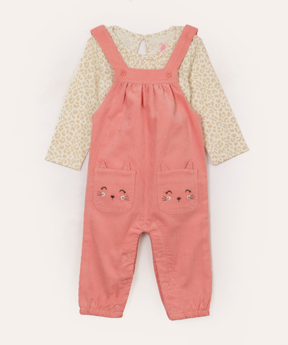 jardineira de veludo cotelê gatinha e blusa oncinha rosa