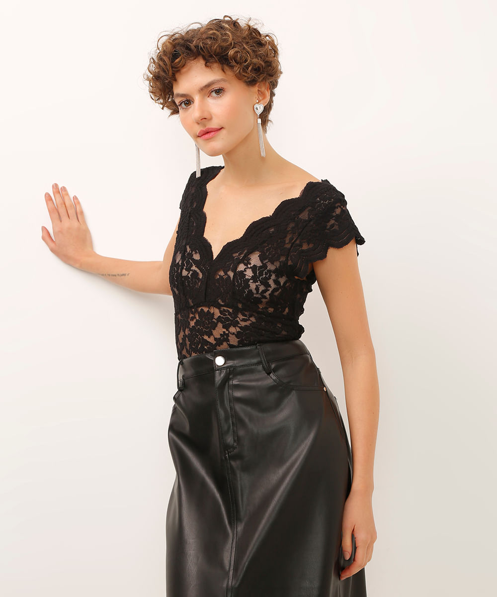 blusa rendada decote v off white - preto