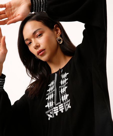 blusa bata manga bufante com bordados preta PP