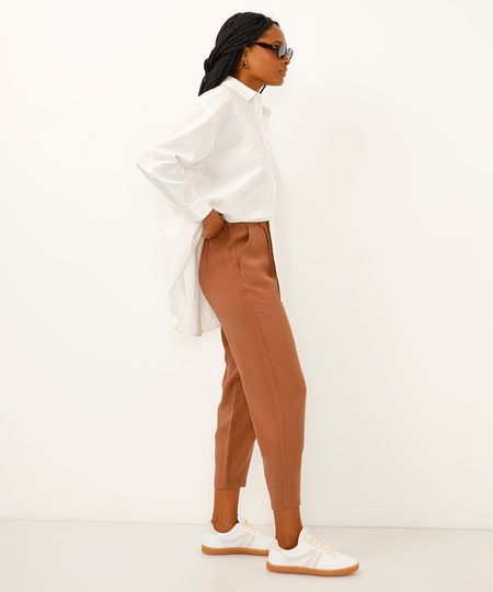 calça alfaiataria de viscose com pregas cintura alta - cru 36