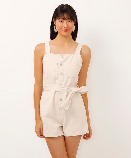 macaquinho de sarja com faixa para amarração bege PP macaquinho de sarja com faixa para amarração bege PP