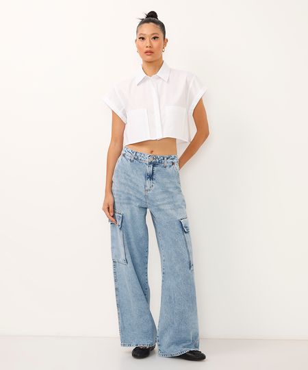 calça wide leg jeans cintura média com bolsos cargo azul 46