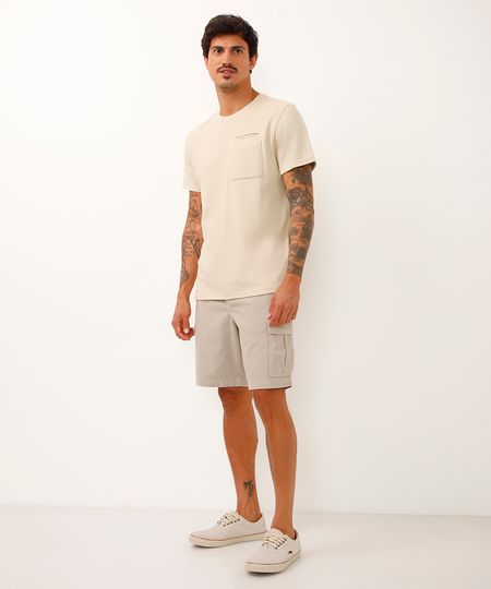 bermuda jogger de sarja com bolsos cargo bege GG